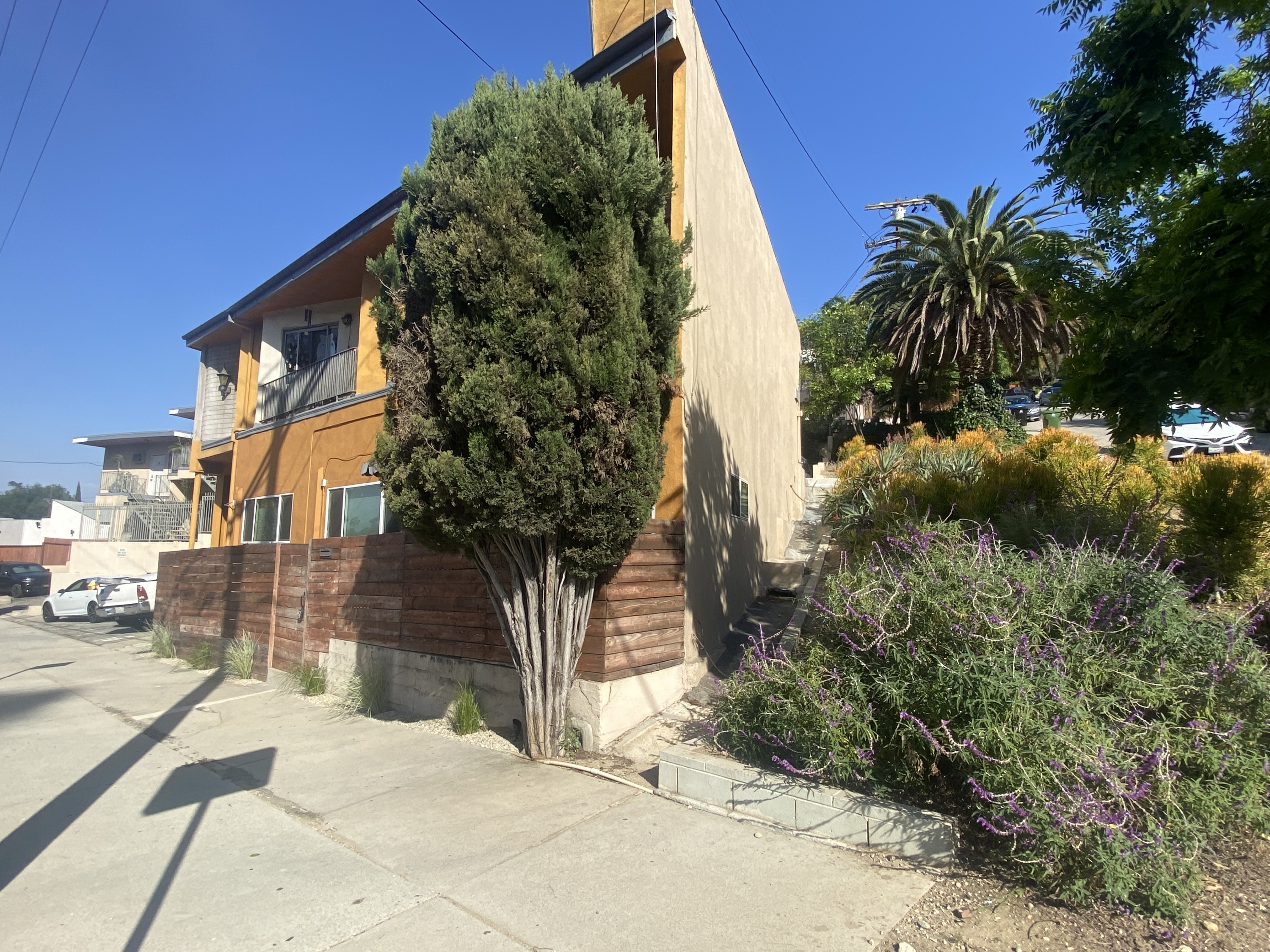 2102 Allesandro St - 2102